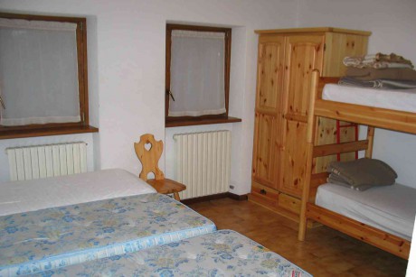 Ubytovna-vybaveni 4-5 luzkoveho pokoje